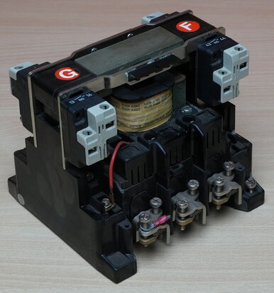 Klockner Moeller DIL 4-22 Magnetschalter 3-polig 2&Ouml;+2SCH 220V 240V 50/60 Hz 260A