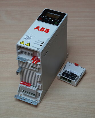 ABB-3AUA0000179989-frequentieomvormer-ACS380-042C-03A3-4-K470