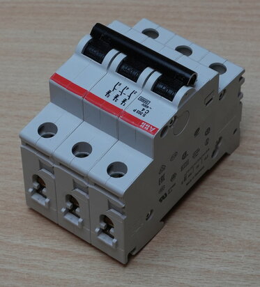 ABB S 203P - C4 Leistungsschalter 3P 4A 2CDS283001R0044