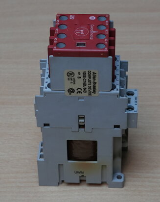 Allen Bradley 100S-C16DJ14C contactor 24V DC 3P 1NO+3NC