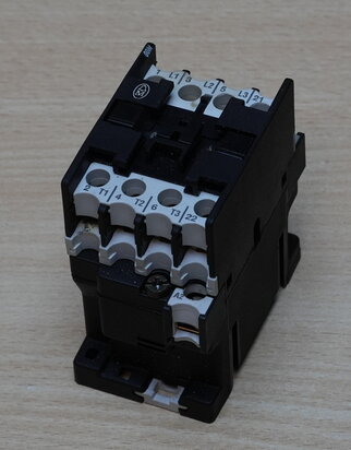 Kl&ouml;ckner-Moeller-DIL00M-01-magneetschakelaar-24V-3P-1NC