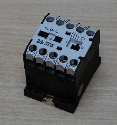 Moeller-DILEM-10-magneetschakelaar-24V-3P-1NO