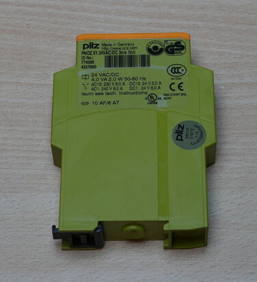Pilz PNOZ X1 24VAC/DC 3n/o 1n/c Sicherheitsrelais 3NO + 1NC 774300