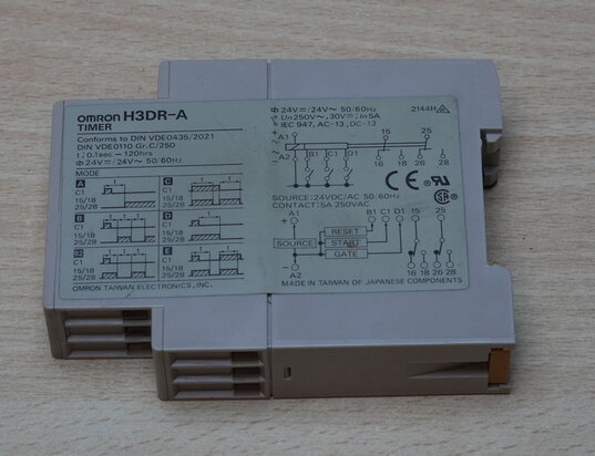 Omron H3DR-A tijdrelais 24V 0,1 - 120hrs
