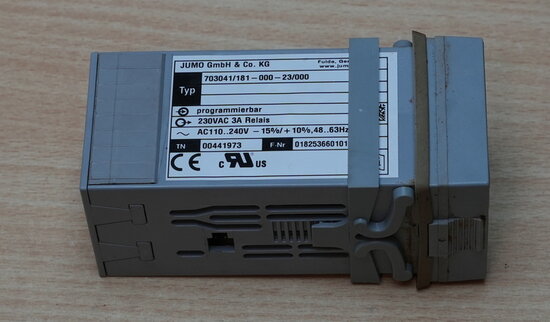 Jumo 703041/181-000-23/000 PID-Temperaturregler-Relais 240 V AC