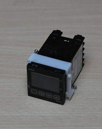 Omron-E5CN-R2MT-500-temperatuur-regelaar-240V-AC