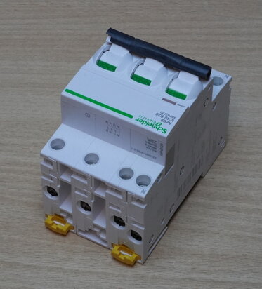 Schneider Electric Acti9 iC40 Installatieautomaat 3P+N, 20A, A9P42720