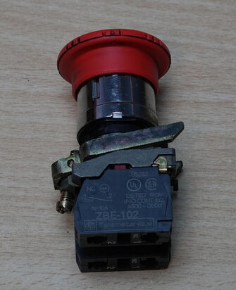 Telemecanique noodstop met draaivergrendeling rood met 2x ZBE-102 contactelement