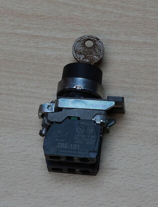 Telemecanique ZBE-101 Sleutelschakelaar 3 standen 2x NO