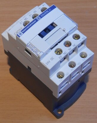 Telemecanique contactor CAD32BD relay 3S + 2O 24VDC 10A