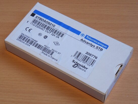 Telemecanique STB DAO 8210 Schneider PLC output module 205 776