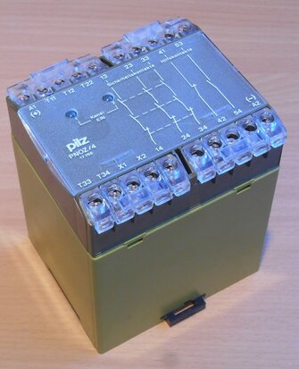 Pilz PNOZ S4 24VDC 3S1S10 474 995 relays Safety Relays (used)