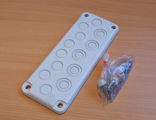 Schneider Electric cable plate 20 entries   08895