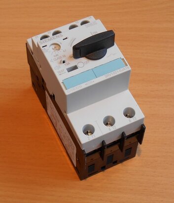 Siemens motor protection switch 0,7-1,0A 3P 1NO + 1NC 3RV1021-0JA15