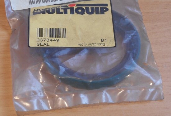 Hyster 0373449 oil seal