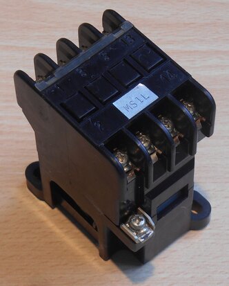 Fuji SRCa3631-0 magneetschakelaar 4a 110-120V relay