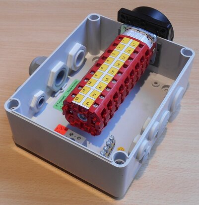 elektra tailfingen V2N aan uit schakelaar met 9 contactkamers incl. behuizing