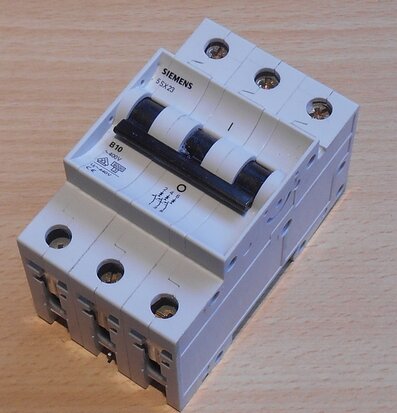 Siemens 5Sx23 circuit breaker B10 400V 3P 