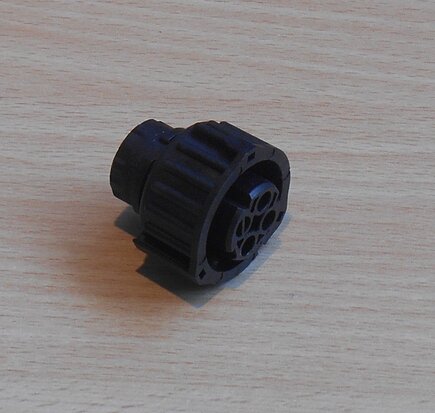 TE Connectivity 1-967325-2 round connector 31 polen