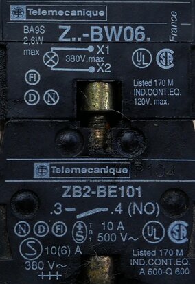 Telemecanique drukknop en signaallamp groen ZB2- BW06 en BE101