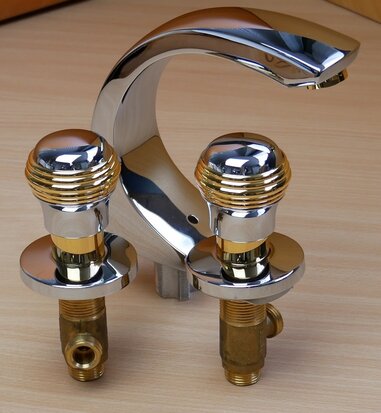 Feliu fine Elegance 9104/48 basin mixer with chrome / gold drain