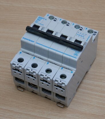 Vynckier Gi 16A circuit breaker 3P+N 380V 641358