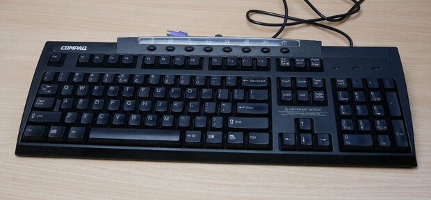 Compaq SK-2860 122659-B38 PS/2 toetsenbord zwart