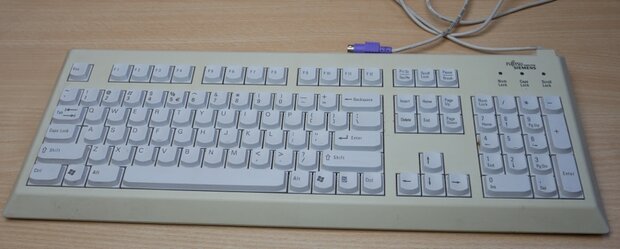 FUJITSU S26381-K397-V110 PS/2 toetsenbord wit