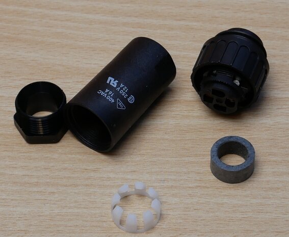 Amphenol T3108 200 Male Cable Mount Circular Connector, 4 contacts Plug