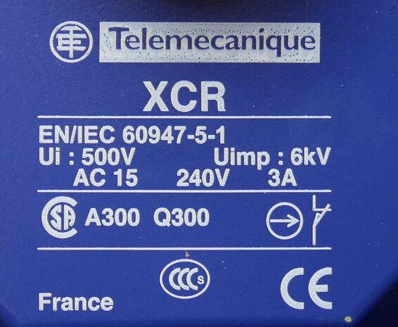Schneider Electric XCRD15 limit switch XCR - thermoplastic spring return roller handle large - 2X (1NC + NO)