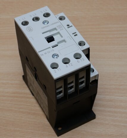 Moeller DIL M (C) 32 contactor 230/240V 3P 1NO 40A