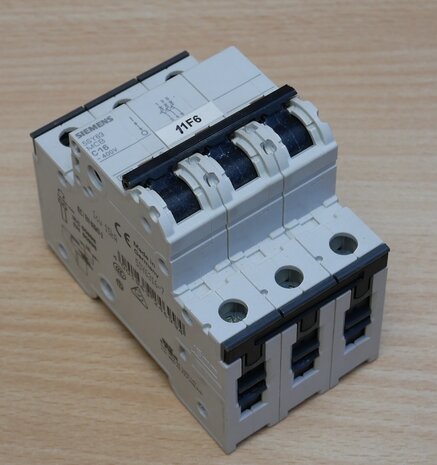 Siemens 5SY63 C16 circuit breaker 16A 3P