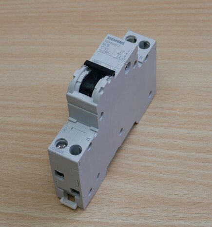 Siemens 5SY6 010-7 MCB C10 230V~ circuit breaker