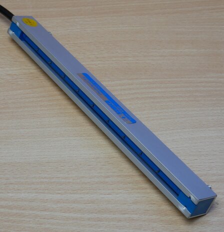 Simco MEB anti-static bar in combination with an air knife 7500V~