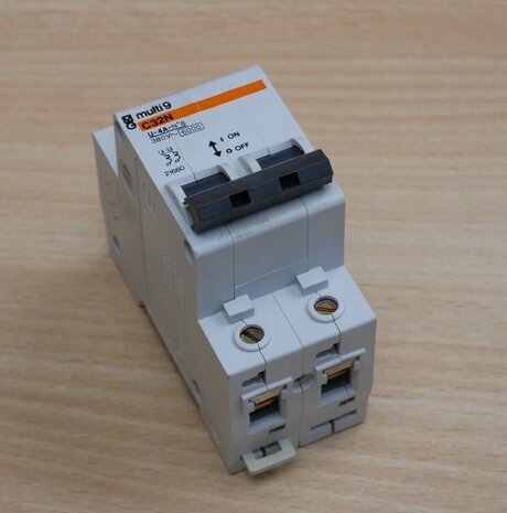 Merlin-Gerin multi9 C32N U-4A-N6 circuit breaker 21650 2P