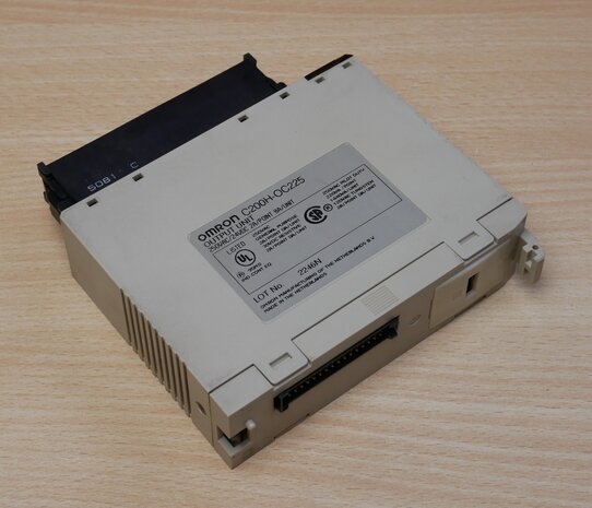 Omron C200H-OC225 output unit