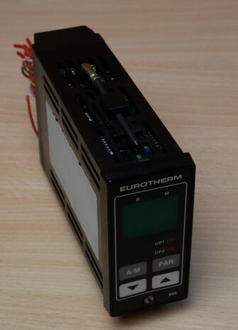 Eurotherm 808/L1/T1/0/L4/0/QS temperatuur control unit