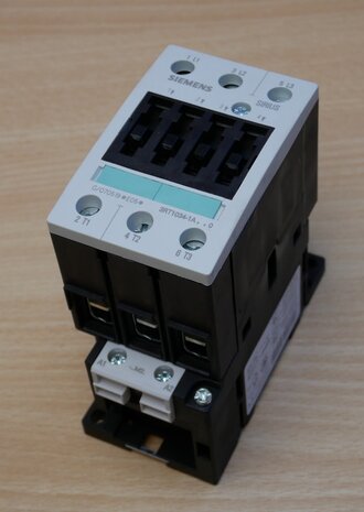 Siemens 3RT1034-1AM20 Power Contactor AC-3 32 A, 15 kW / 400 V, 208 V AC 50 / 60 Hz, 3P