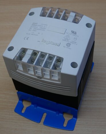 Legrand 42465 transformer 250VA, Pri: 230 / 400V, sec: 230V