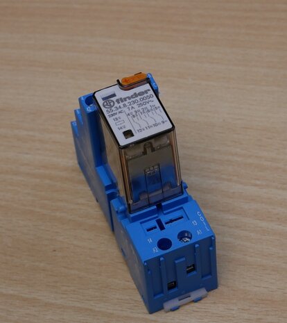 Finder 55.34.8.230.0050 Plug-in relay 230 V/AC 7 A 4x changeover contact