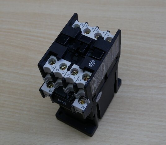 Moeller DIL00AM-G-01 contactor 24V DC 20A 3P+1NC