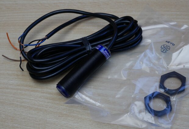 Telemecanique XU5 P18PP340 photoelectric sensor 24V DC XU5P18PP340