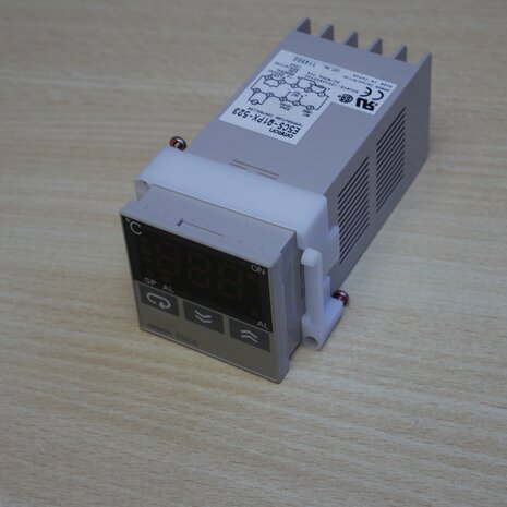 Omron E5CS-Q1PX-523 Temperature controller 1A 100-240VAC 7VA
