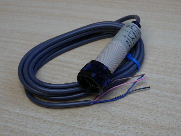 Omron E3F2-DS30C4 2M photoelectric Sensor NPN M18 10 tot 30V DC