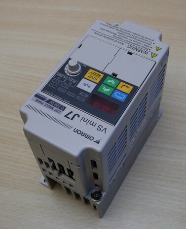 Yaskawa Omron CIMR-J7AZB0P4 AC Inverter Drive Speed Controller 0.4kW 230V 1ph to 3ph