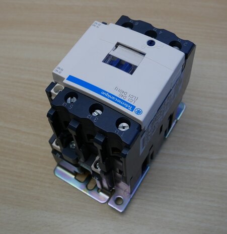 Telemecanique LC1D40F7 TeSys contactor 110V 3P 1NO+1NC 60A