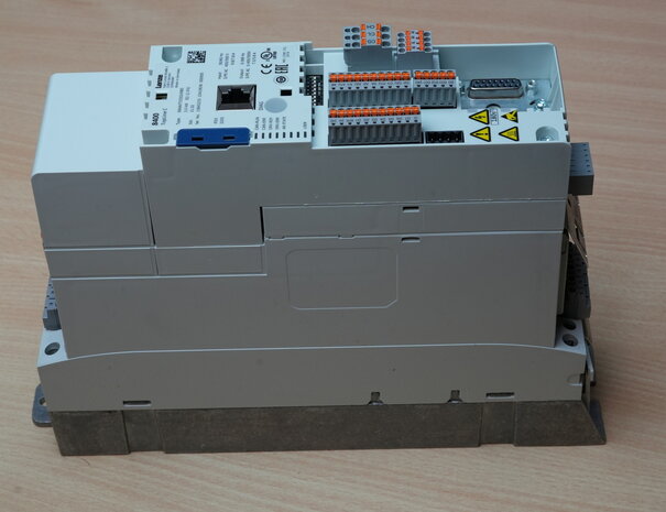 Lenze E84AVTCE3024SBS Inverter Drive 8400 TopLine C