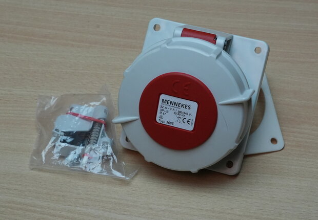Mennekes-3685-Inbouwcontactdoos-32a-3P+E-ip67