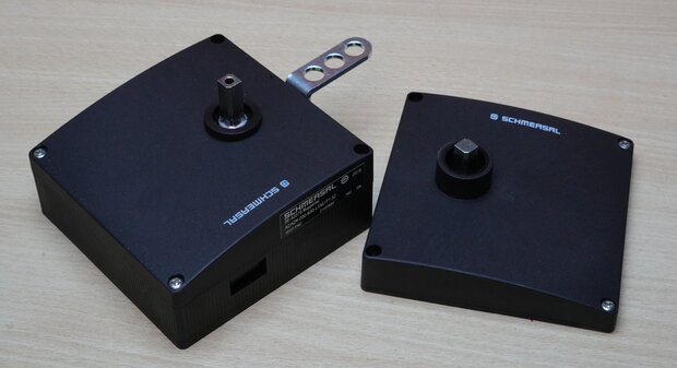 Schmersal AZ/AZM 200-B30-RTAG1P1-SZ Türgriffbetätiger 101213362