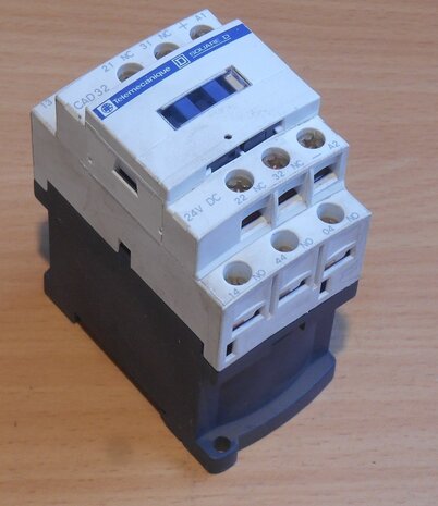 Telemecanique magneetschakelaar CAD32 24V10A